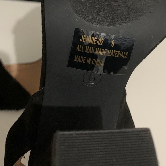 High heel only worn once - Picture 3 of 3